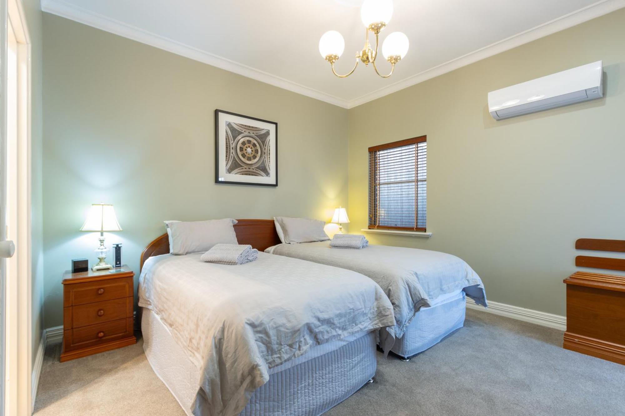 เดอแฮมลอดจ์เบดแอนด์เบรคฟาส Bed & Breakfast เพิร์ท ภายนอก รูปภาพ